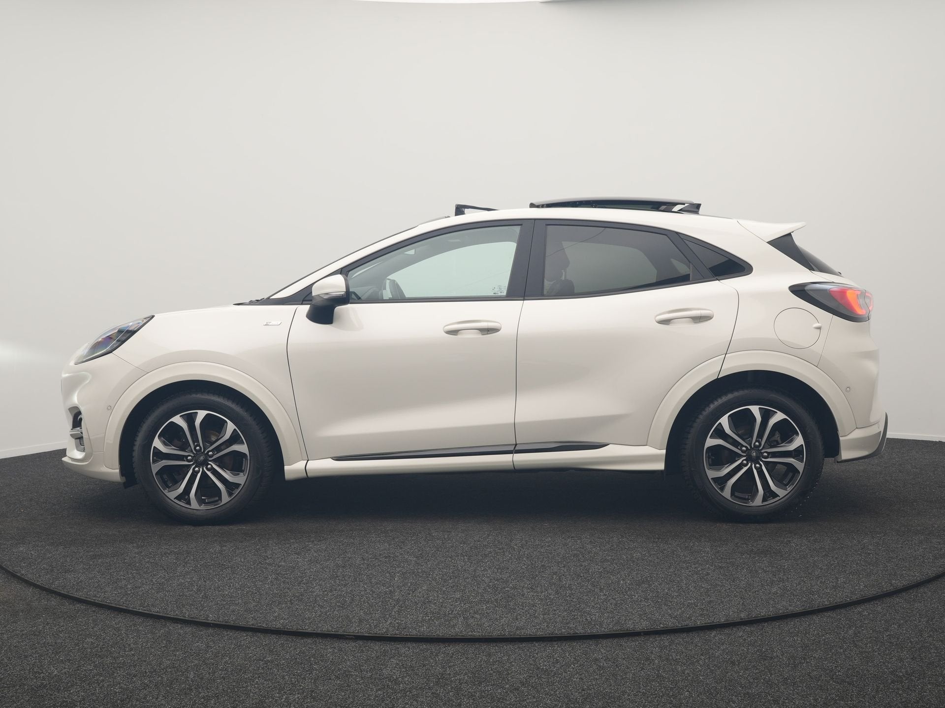 Ford Puma 1.0 EcoBoost Hybrid ST-Line X 155pk Dealer O.H | P, Auto's, Voorwielaandrijving, Dealer onderhouden, Sportstoelen, Leder en Stof