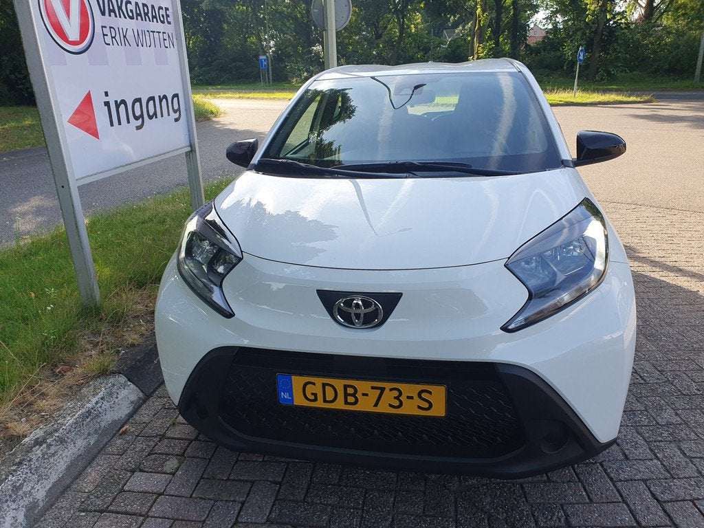 Toyota Aygo X 1.0 VVT-i MT play, Auto's, Stof, 920 kg, 4 stoelen, Wit