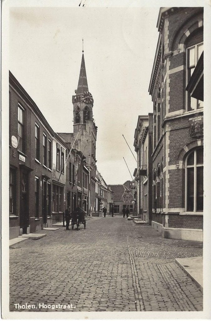 Tholen (Zld.) Hoogstraat, Volk, Bakfiets, gelopen 1949, Verzamelen, Ophalen of Verzenden, 1940 tot 1960, Gelopen, Zeeland