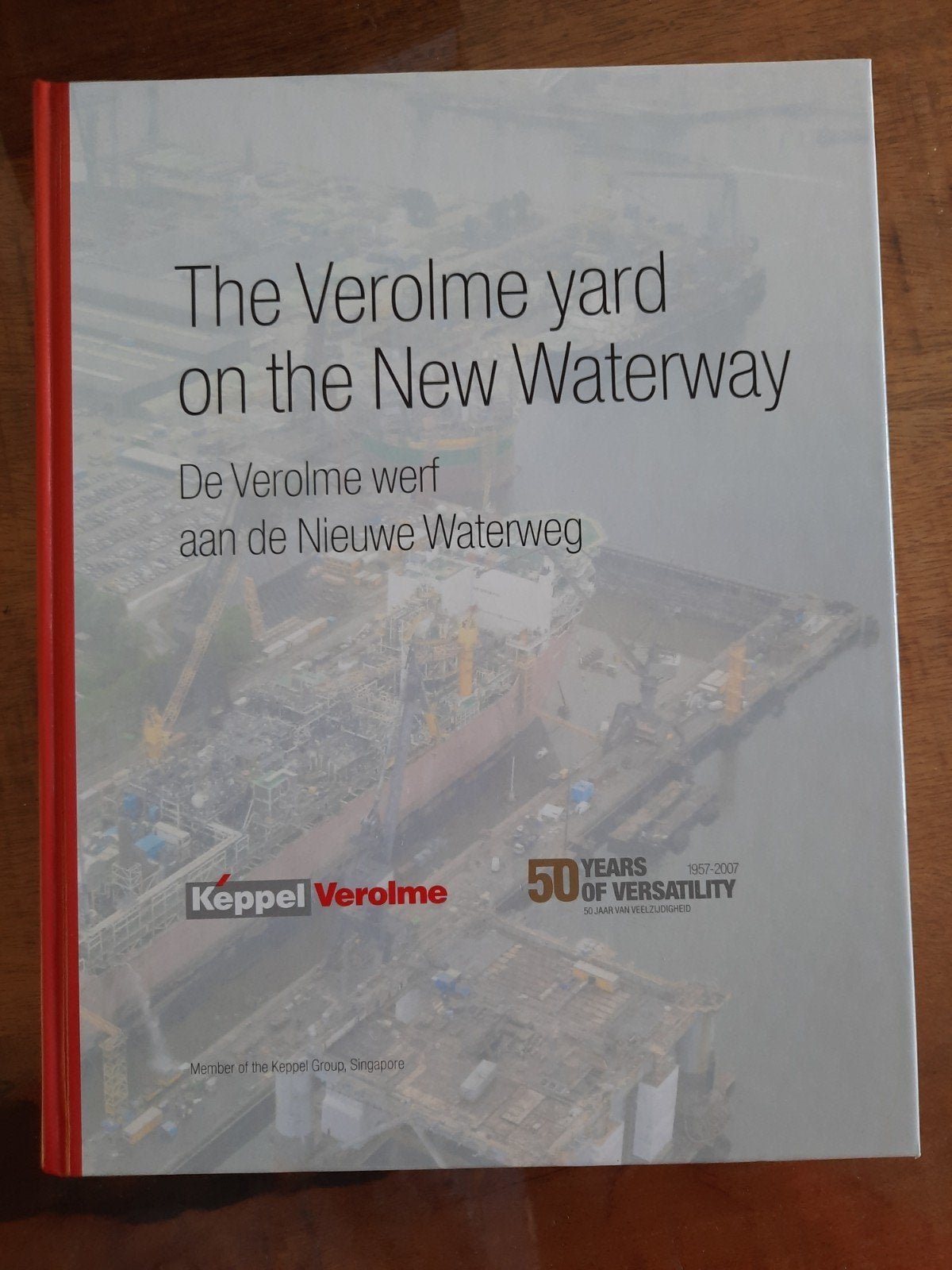 The Verolme yard on the New Waterway - Keppel Verolme, Ophalen of Verzenden, Zo goed als nieuw, Overige onderwerpen, Onbekend