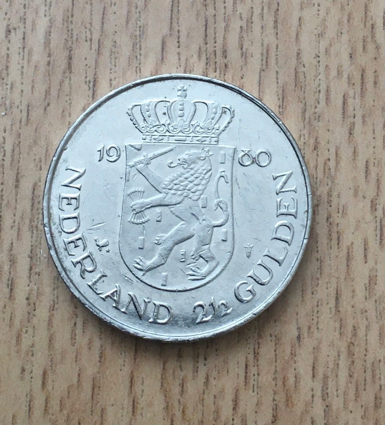 2,5 gulden munt 1980 tgv troonswisseling Juliana en Beatrix, Postzegels en Munten, Ophalen of Verzenden, Koningin Juliana, 1 gulden