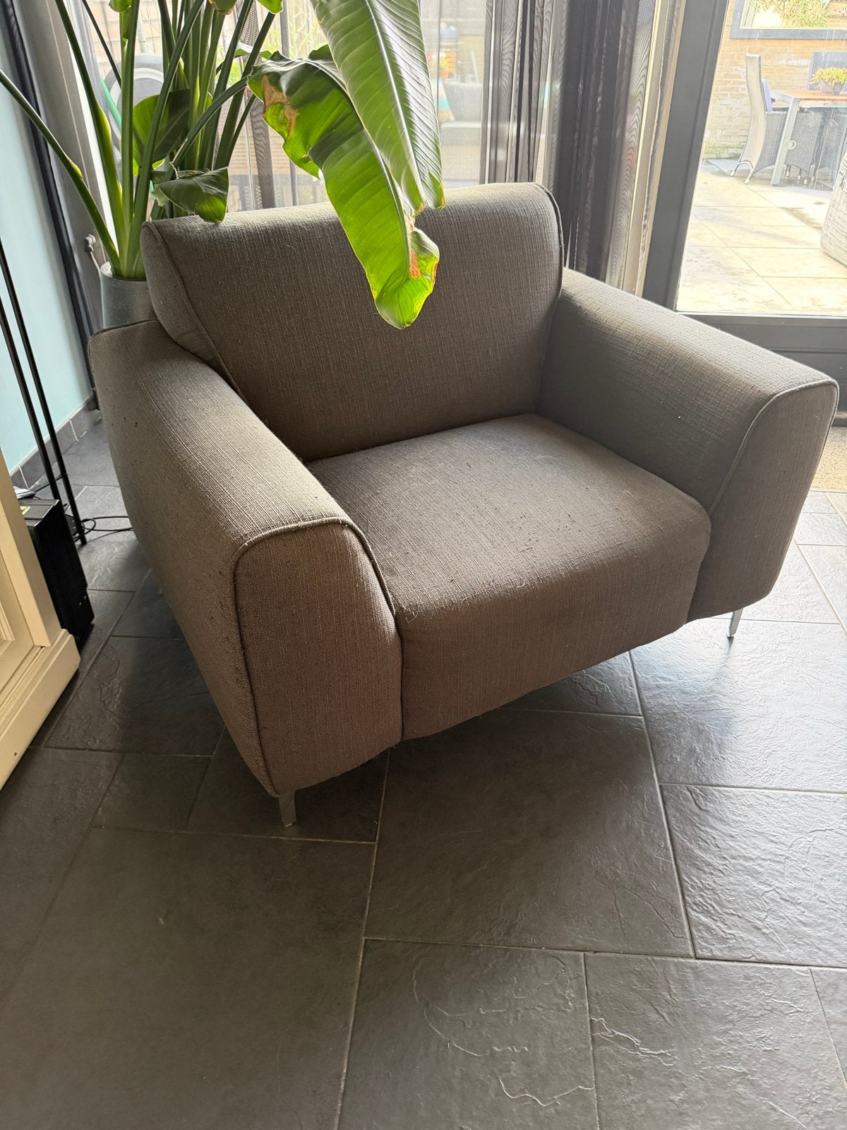 Comfortabele grijze fauteuil - Gebruikt, Huis en Inrichting, Fauteuils, Ophalen, Gebruikt, 75 tot 100 cm, 75 tot 100 cm