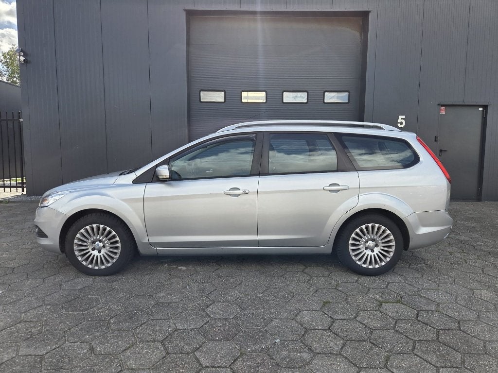 Foto 3 van Ford Focus 1.8 92KW Wagon 2010 Grijs
