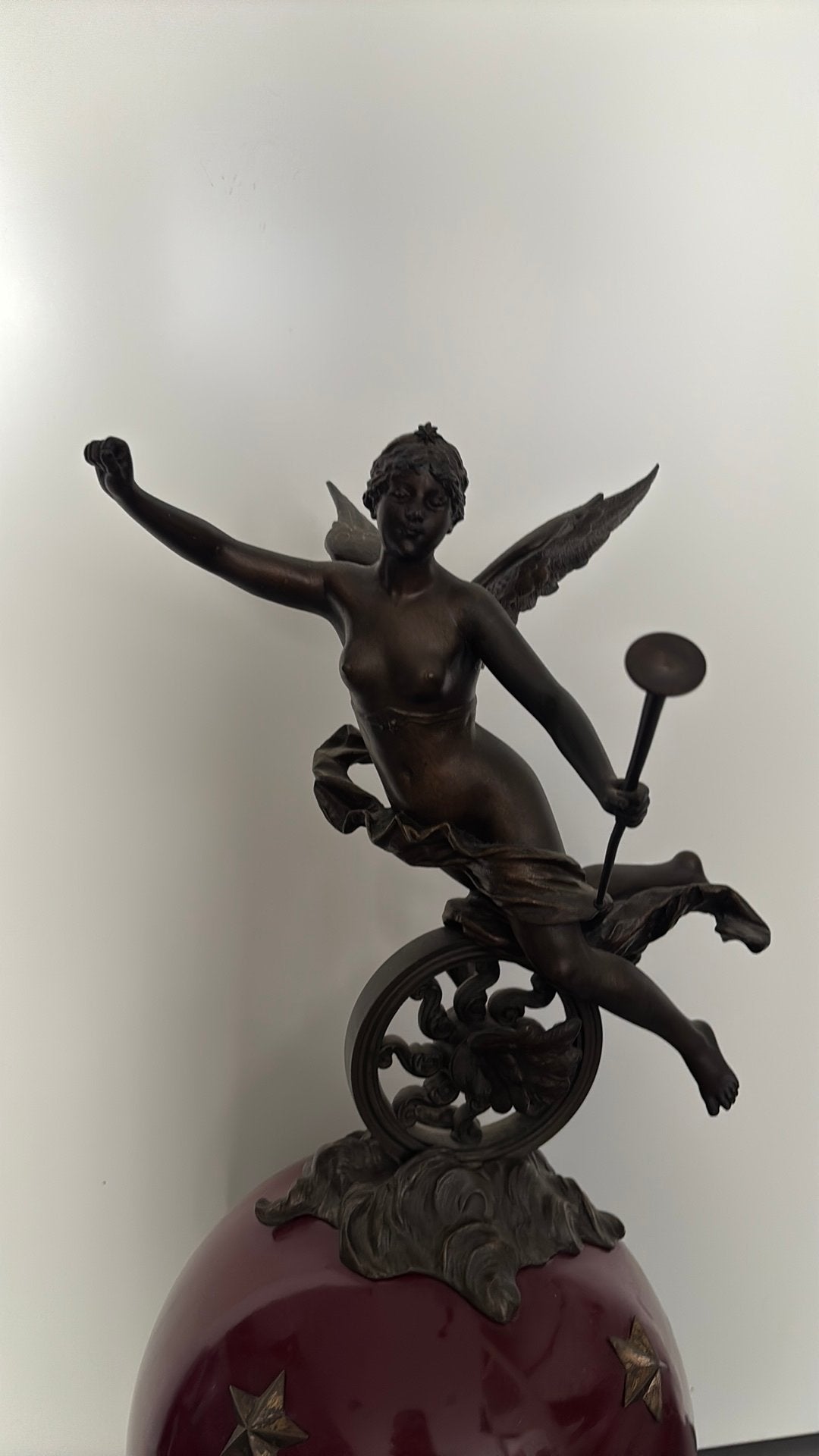 Gevleugelde nimf / Fortuna Franse klok, Antiek en Kunst, Antiek | Klokken, Ophalen