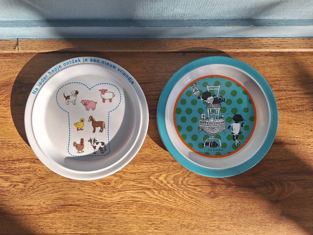 Twee kinderbordjes, Hema, Kunststof, Gebruikt, Ophalen of Verzenden