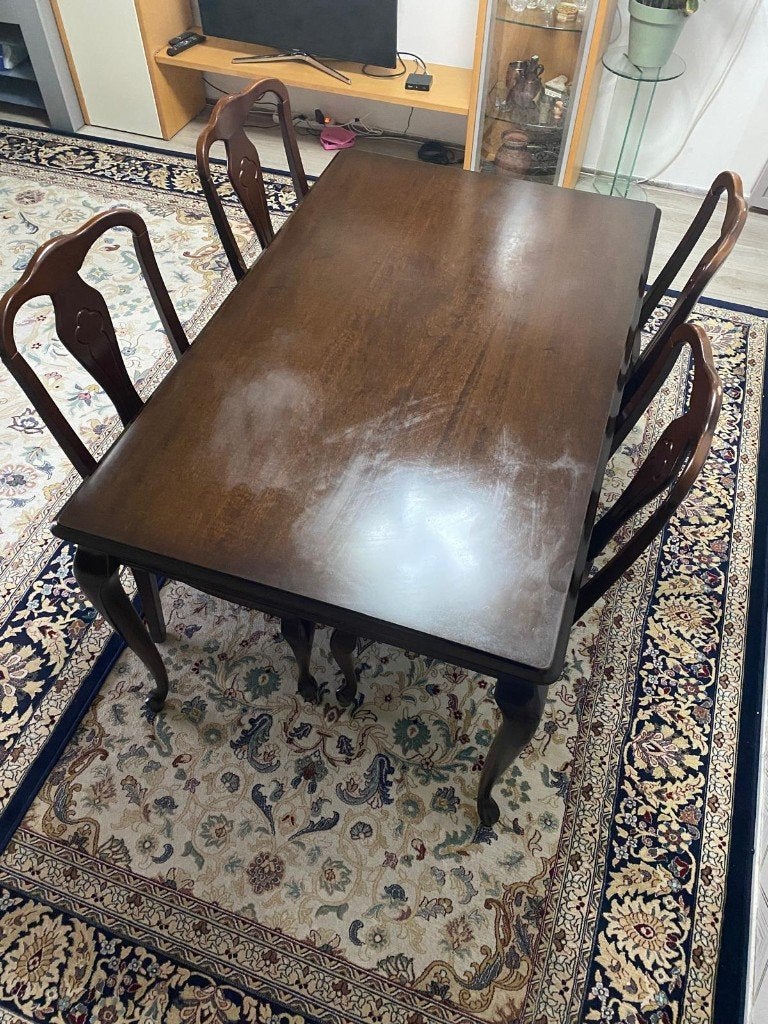 Noten houten eettafel met 4 stoelen, Huis en Inrichting, Tafels | Eettafels, Ophalen, Gebruikt, 100 tot 150 cm, Klassiek