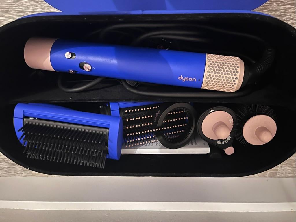 Nieuwe Dyson haarmode, Ophalen