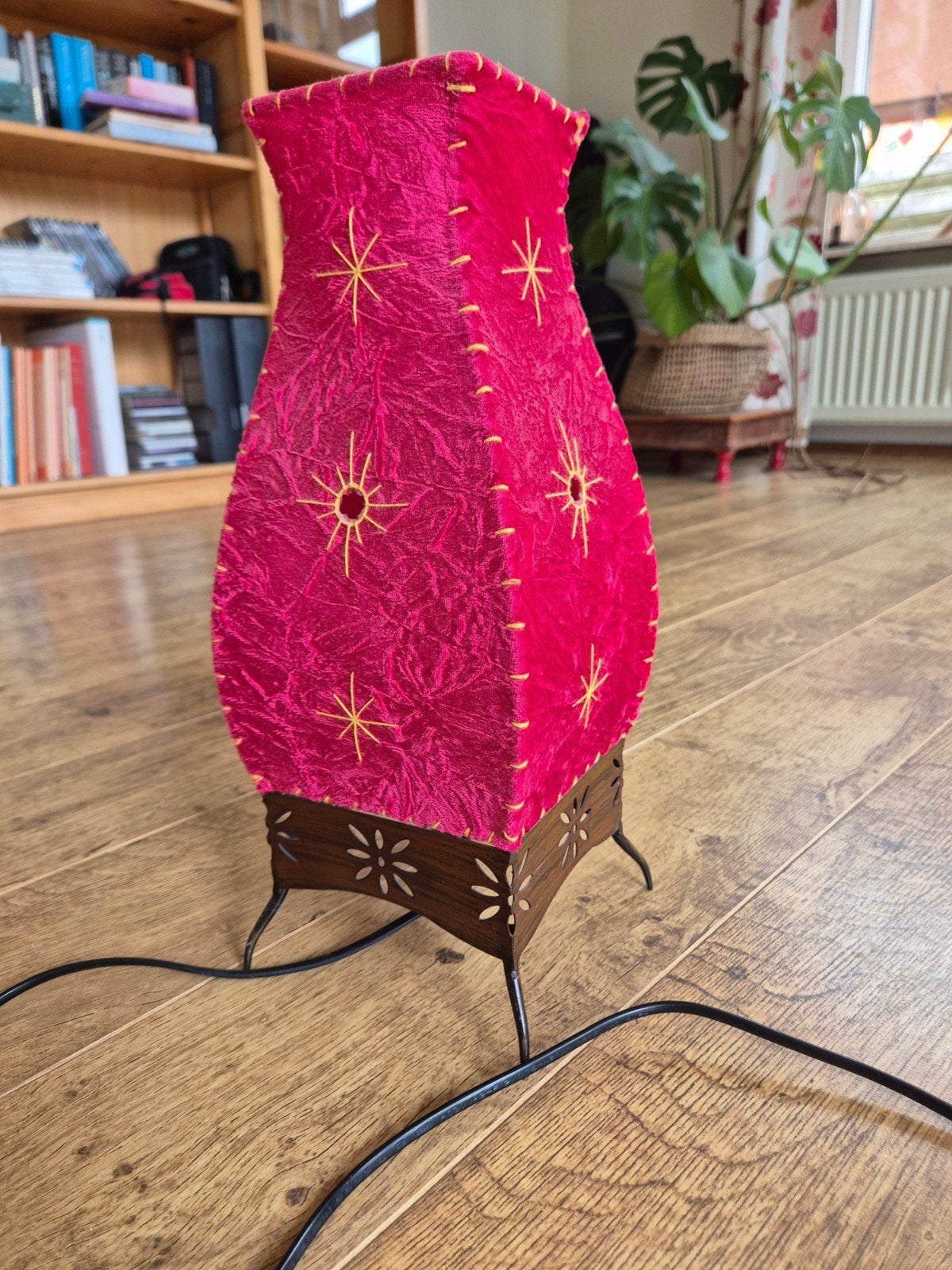 Oosterse roze tafellamp met metalen voet, Met schakelaar, Metaal, Ophalen of Verzenden, Roze