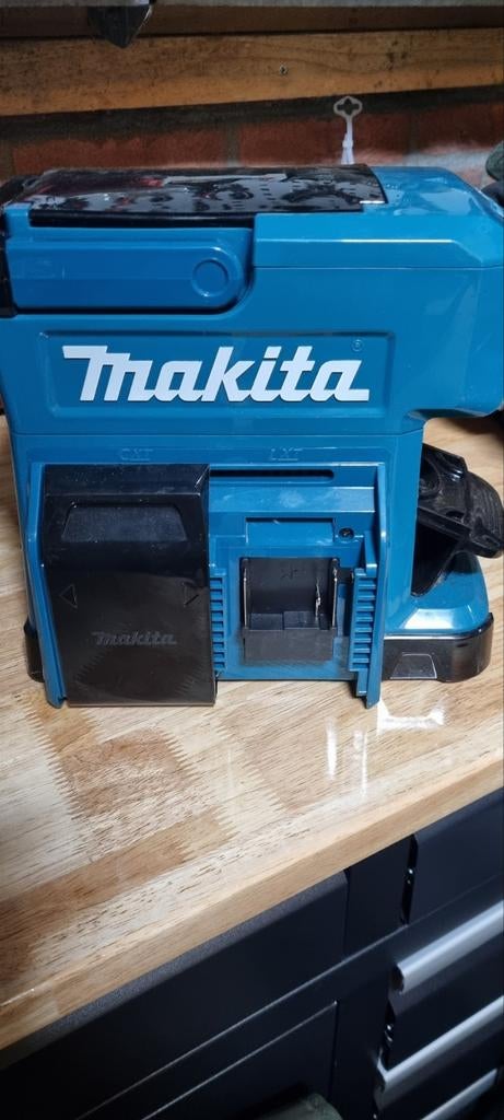 Makita DCM501 Accu Koffiezetapparaat - Draagbaar & Robuust, Ophalen, Gebruikt, Koffiemachine, 1 kopje