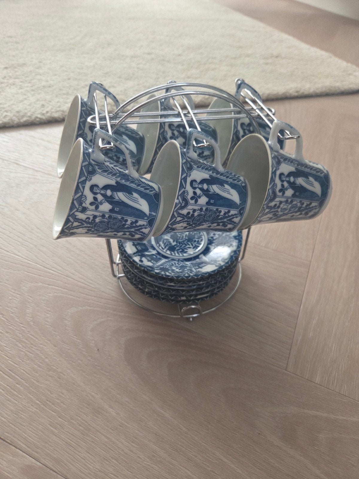 6 Lange Lijs kopjes met schotels in rekje – blauw/wit, Antiek en Kunst, Ophalen