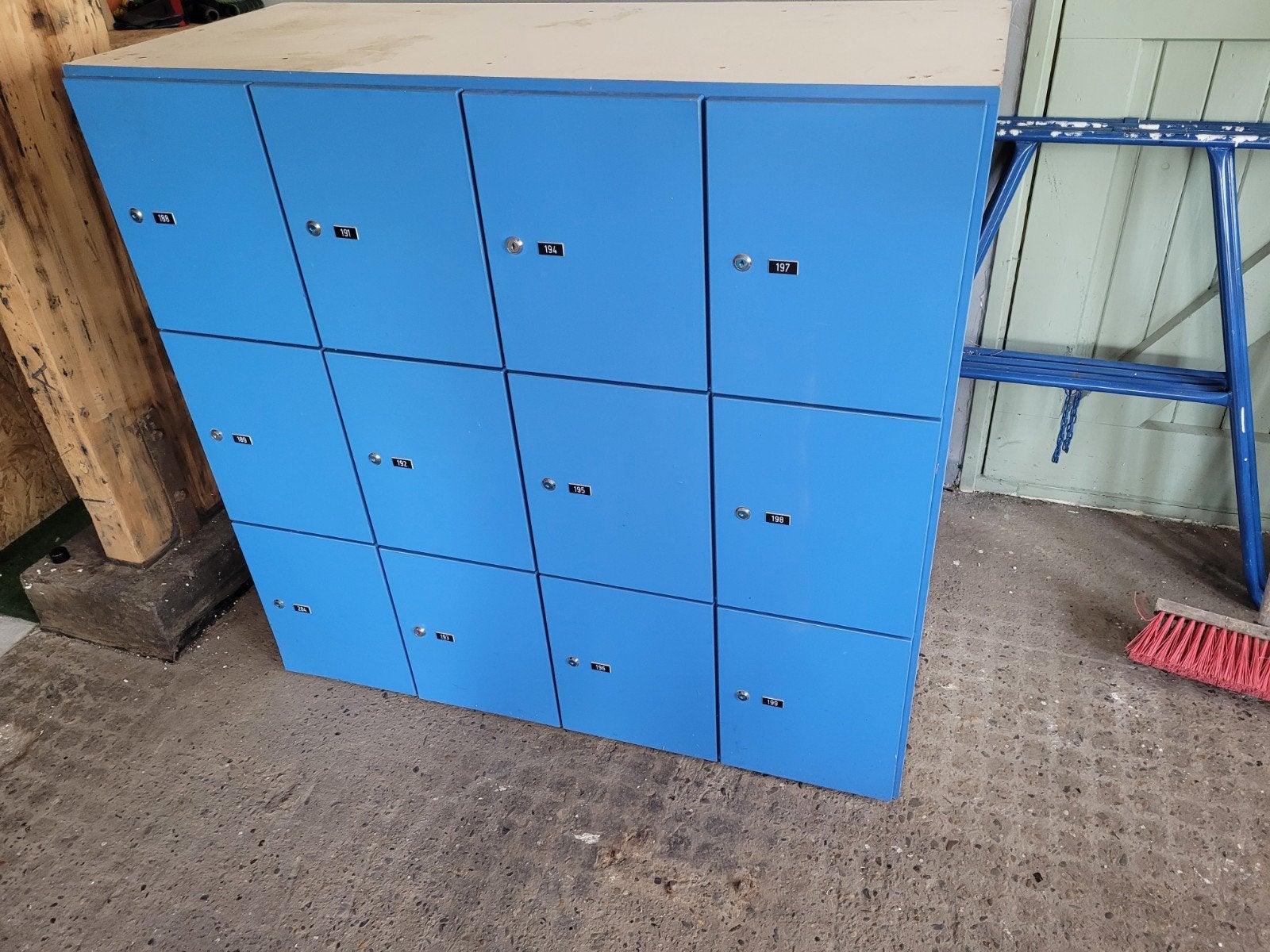 Blauwe lockerkast met 12 vakken, Ophalen of Verzenden, Gebruikt, Industrieel