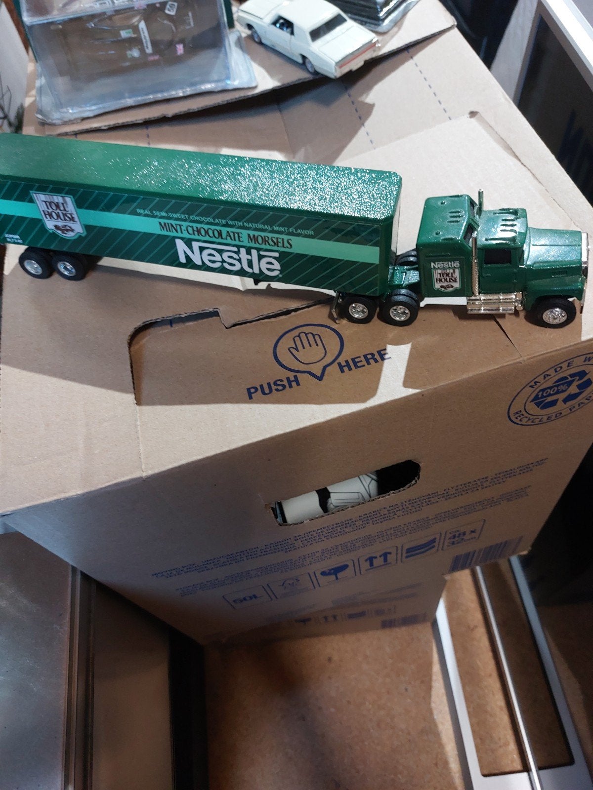 Modelvrachtwagen Nestlé Mint Chocolate Morsels, Overige merken, 1:50 of kleiner, Ophalen of Verzenden, Zo goed als nieuw