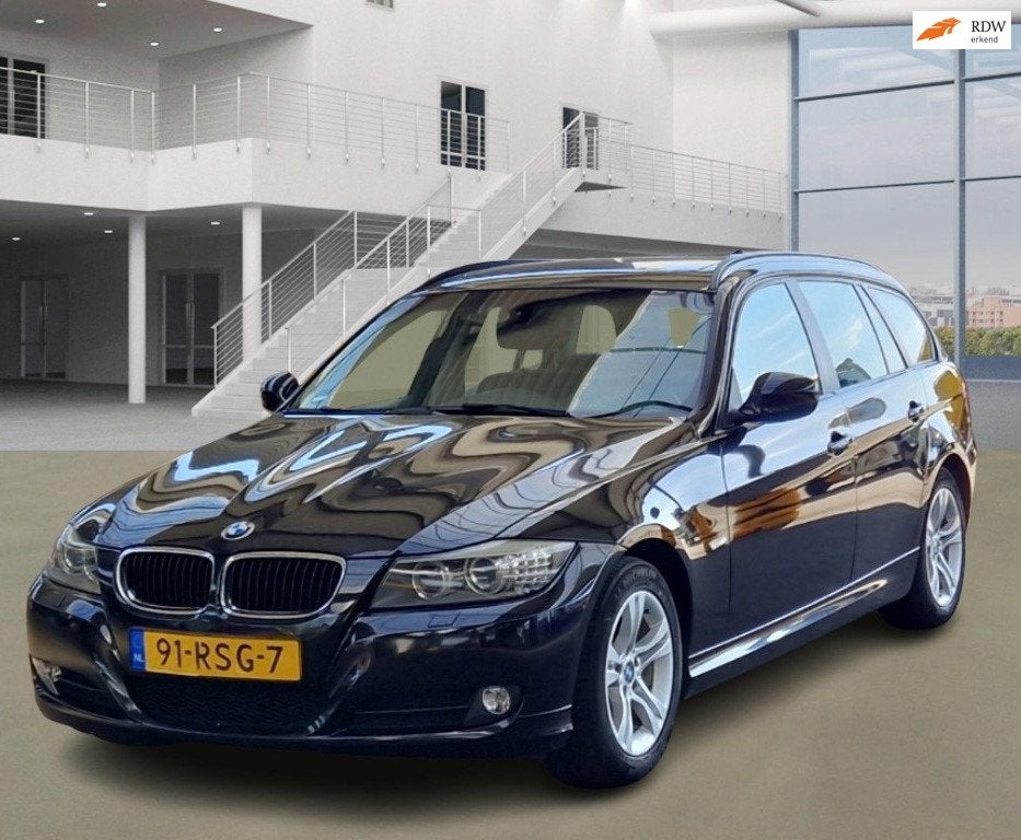 BMW 3-serie Touring 318i AUT PANO NAVI PSENSOR LEDER CRUISE, Auto's, BMW, Euro 5, Zwart, 1435 kg, Zwart
