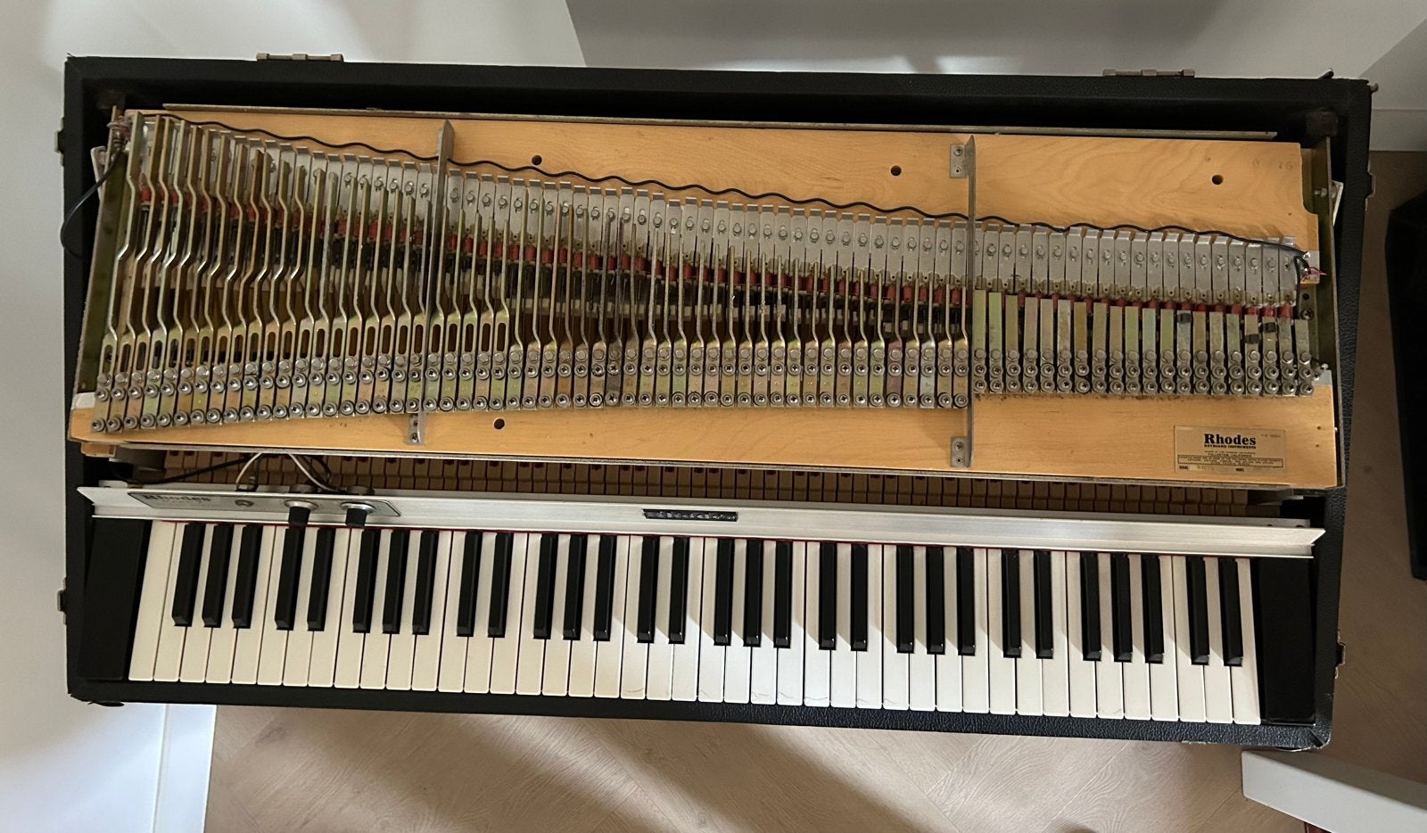 Foto 15 van Rhodes Mark I 73 – Vintage elektrische piano