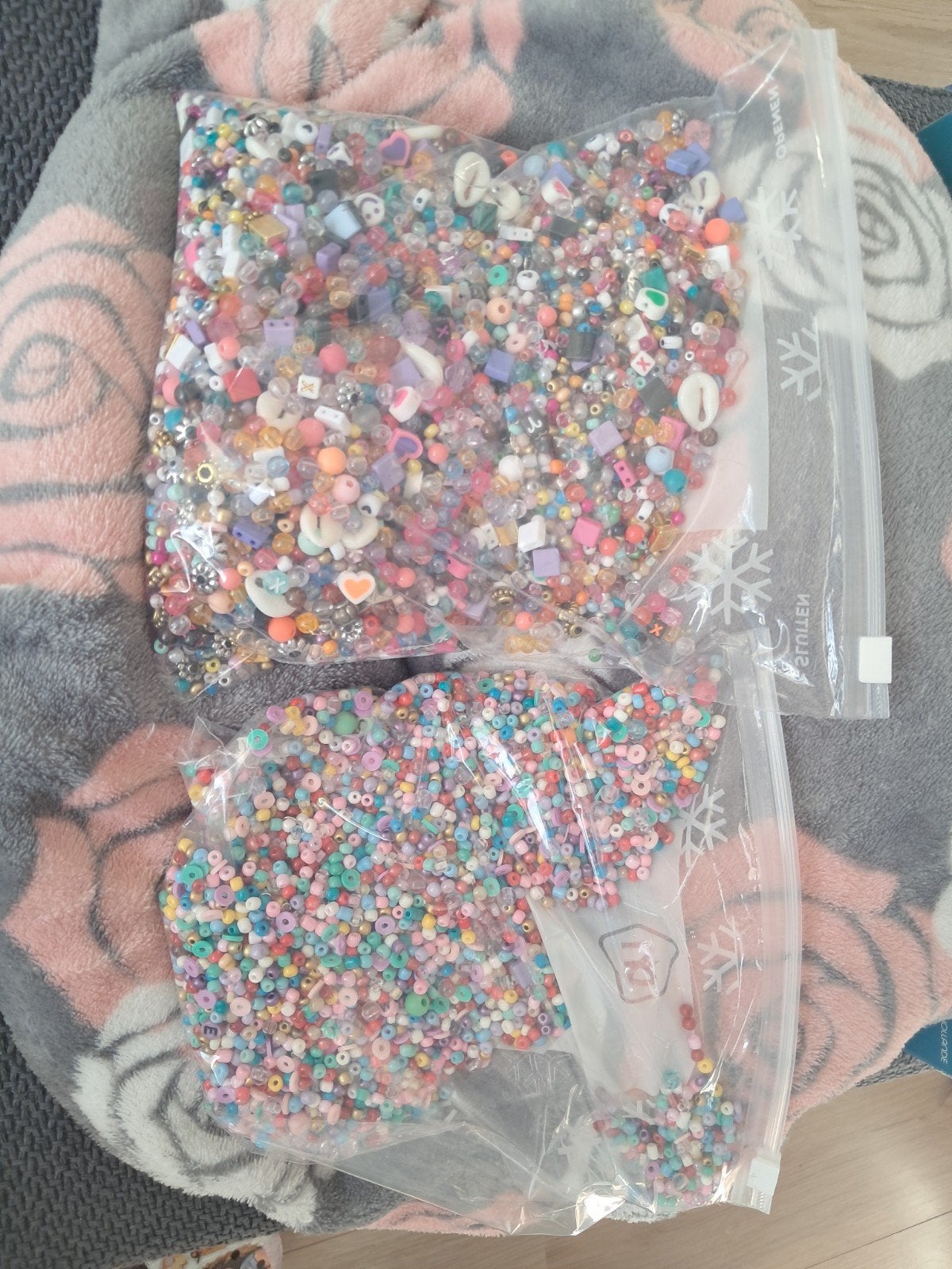2 zakken met diverse kralen voor sieraden maken, Ophalen, Kraal
