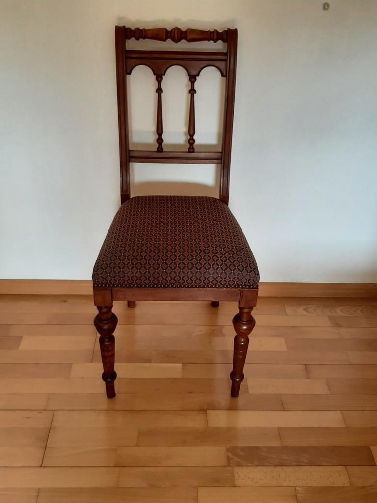 4 Antieke houten stoelen gestoffeerde zitting. Gerestaureerd, Antiek en Kunst, Antiek | Meubels | Stoelen en Banken, Ophalen