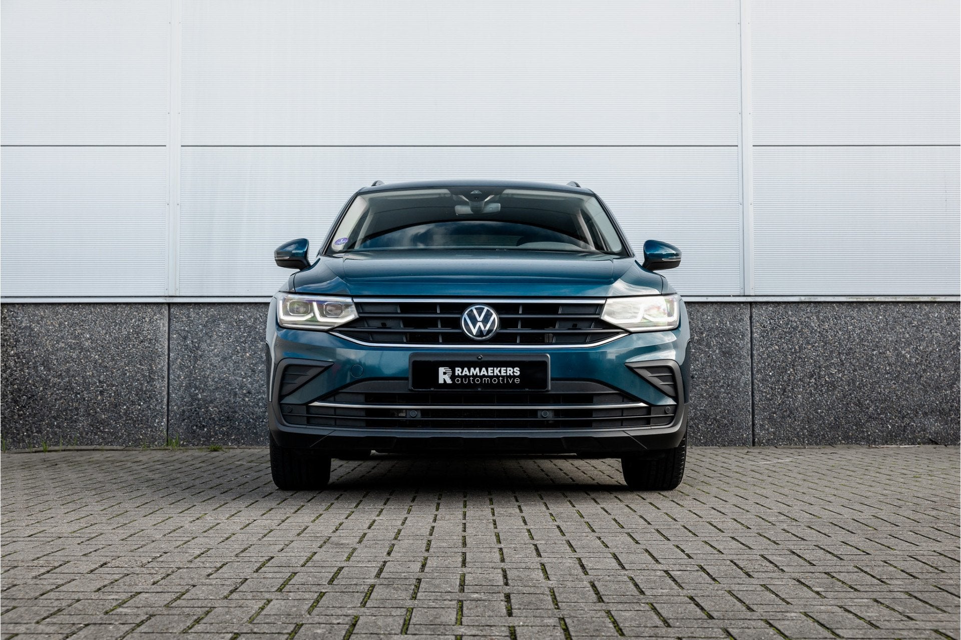 Volkswagen Tiguan 1.4 TSI eHybrid Leder / 360 camera / Elekt, Auto's, Dealer onderhouden, 4 cilinders, Met garantie (alle), Blauw