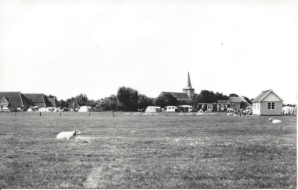 Terschelling (Frl.) Zicht op Hoorn, Kerk en Camping, 1969, Ophalen of Verzenden, 1960 tot 1980, Ongelopen, Friesland