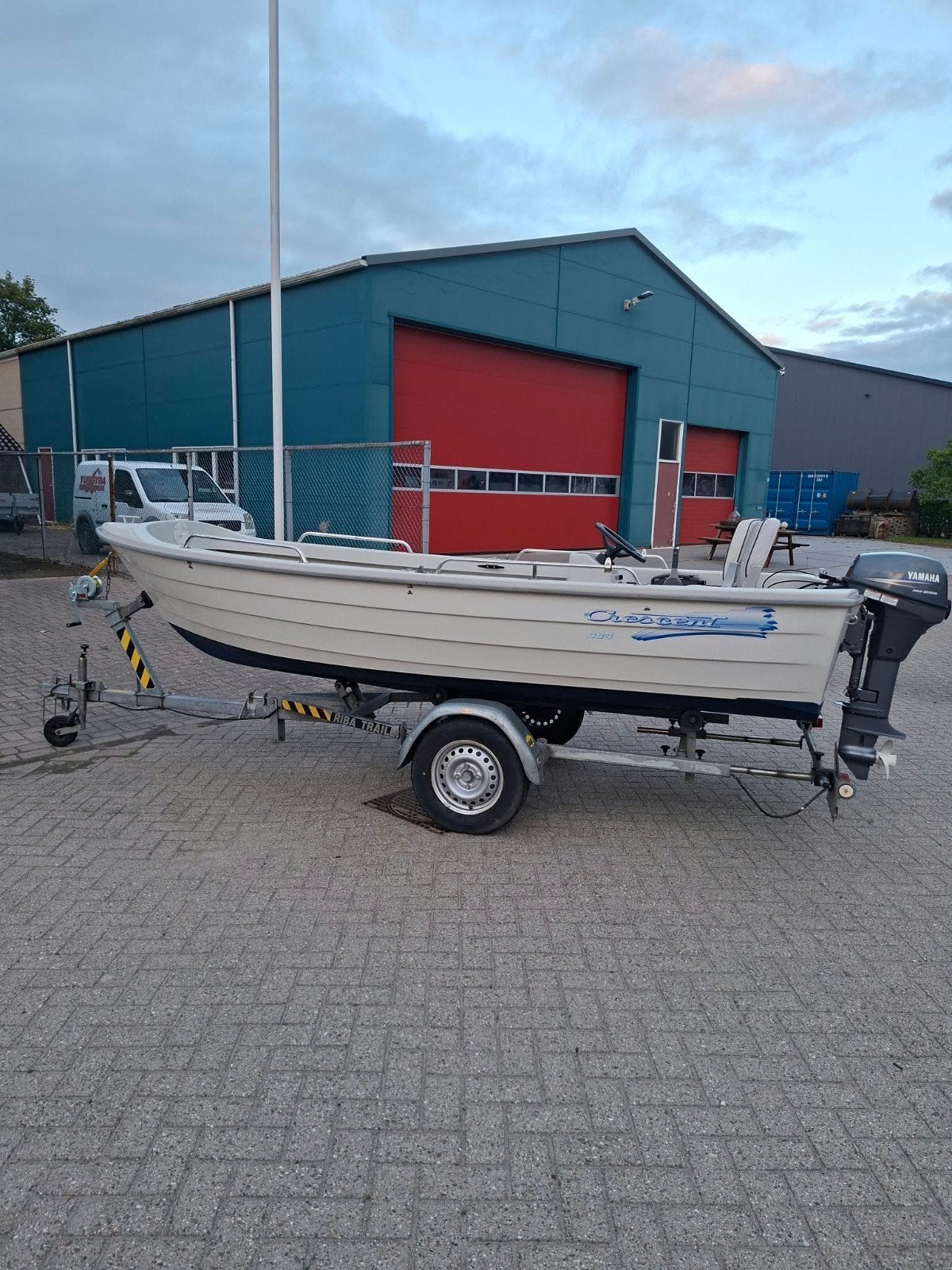 CRESCENT 435+9.9 YAMAHA +KANTELTRAILER SET ZGAN, Ophalen, Zo goed als nieuw