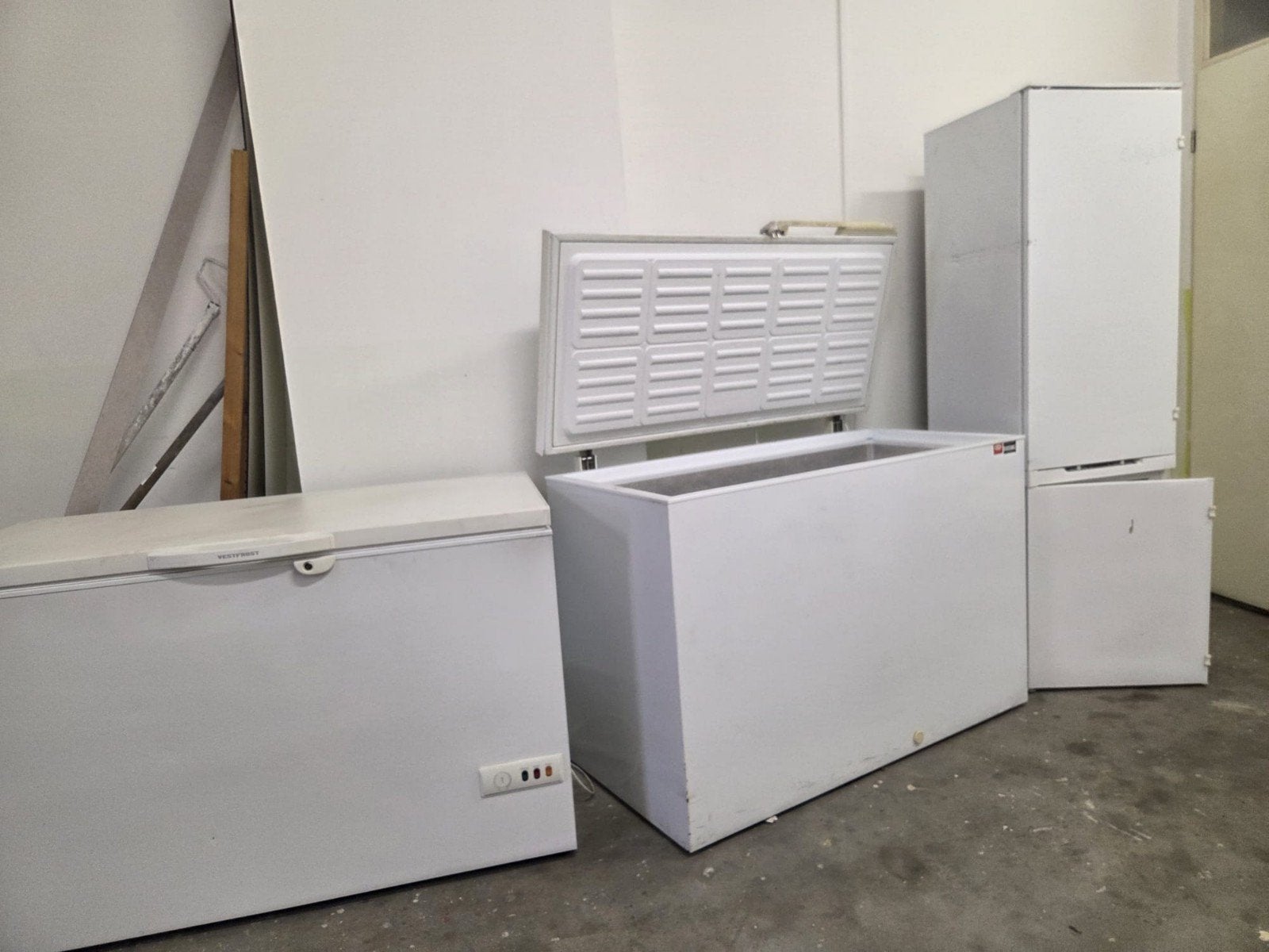 2 vrijstaande grote Vriezers en 1 Inbouw Koel-Vriescombinati, Witgoed en Apparatuur, Ophalen, Gebruikt