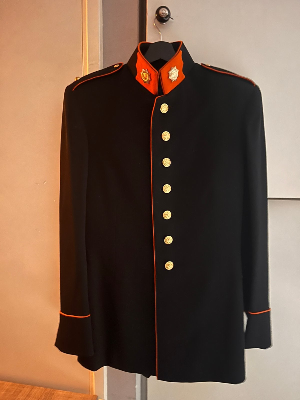 Prachtig gala tenue met broek van van Heutsz rang adjudant., Ophalen of Verzenden, Zo goed als nieuw
