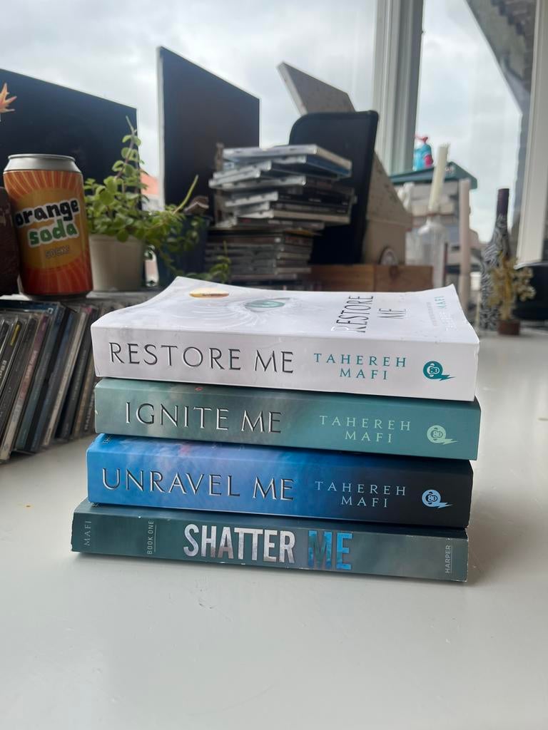Shatter me serie, Ophalen of Verzenden, Zo goed als nieuw