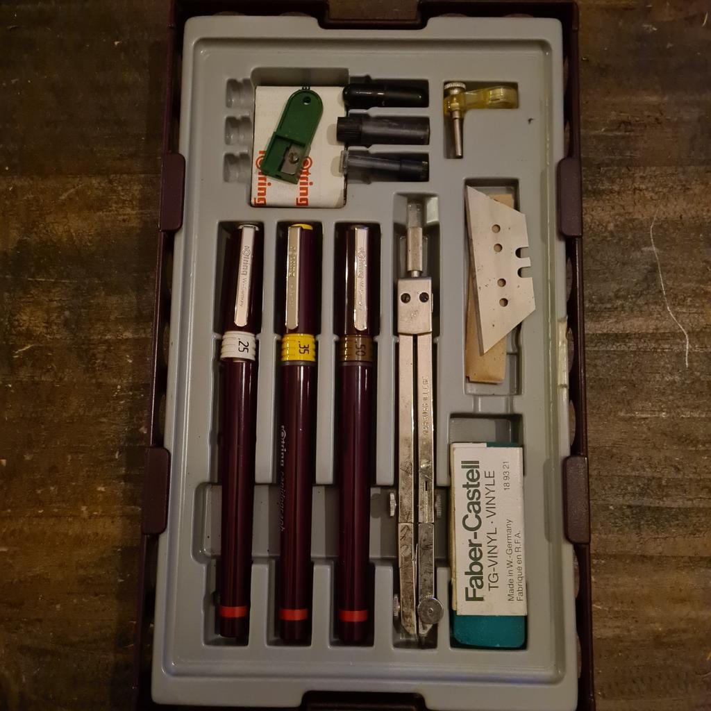 Rotring Isograph Tekenset met Faber-Castell sjablonen, Hobby en Vrije tijd, Tekenen, Gebruikt, Overige typen, Ophalen of Verzenden