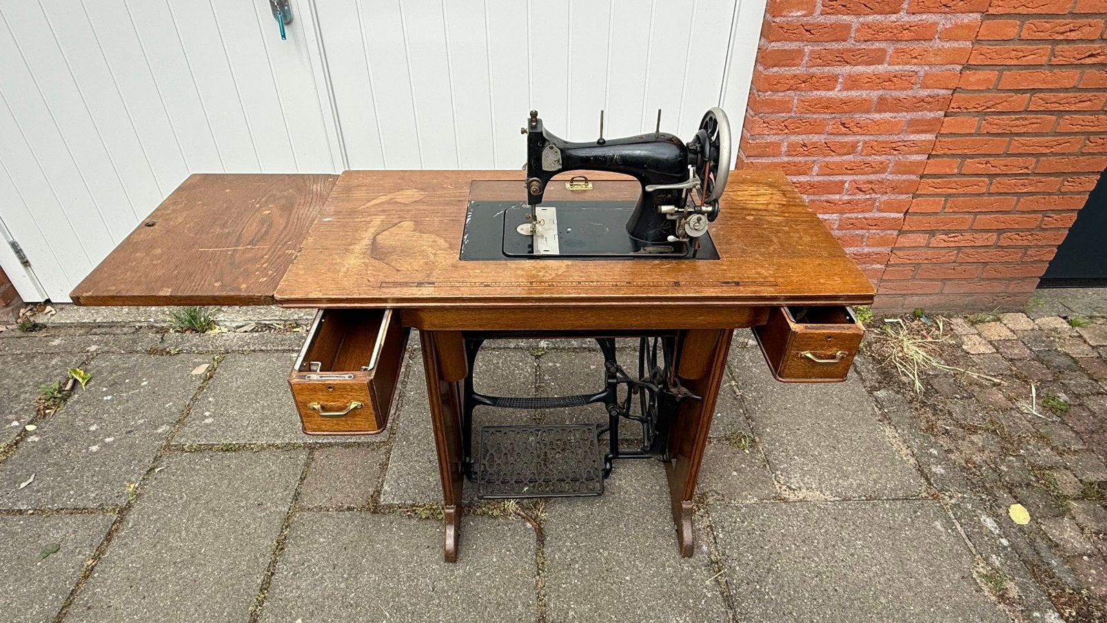 Singer trapnaaimachine, Ophalen