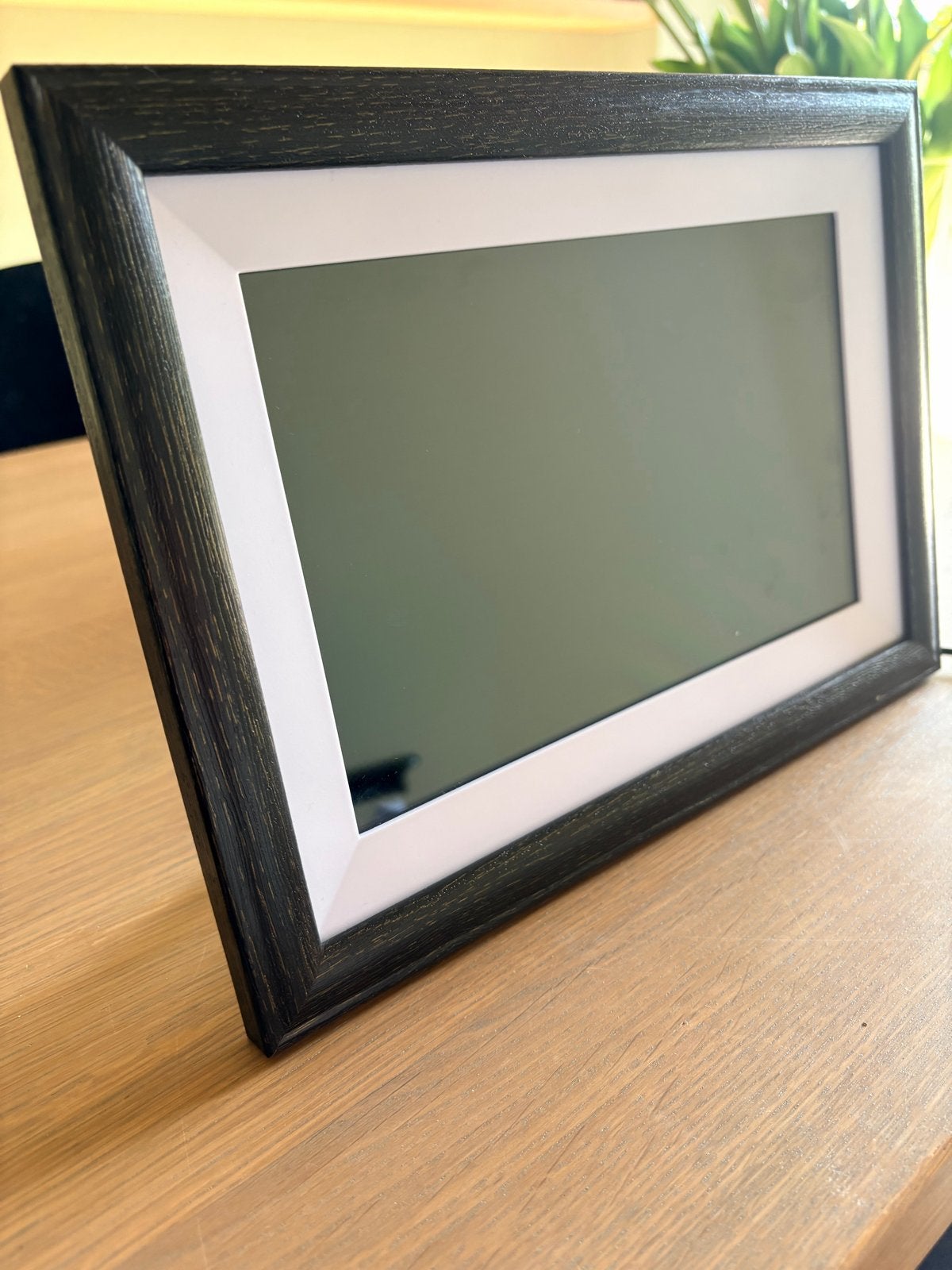 Frameo Digitale Fotolijst - Zwart Hout Nerf - 25cm diagonaal, Overige merken, Ophalen of Verzenden, Zo goed als nieuw, Diavoorstelling