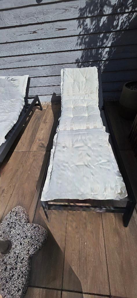 LIGBEDKUSSENS, Tuin en Terras, Ophalen, Zo goed als nieuw