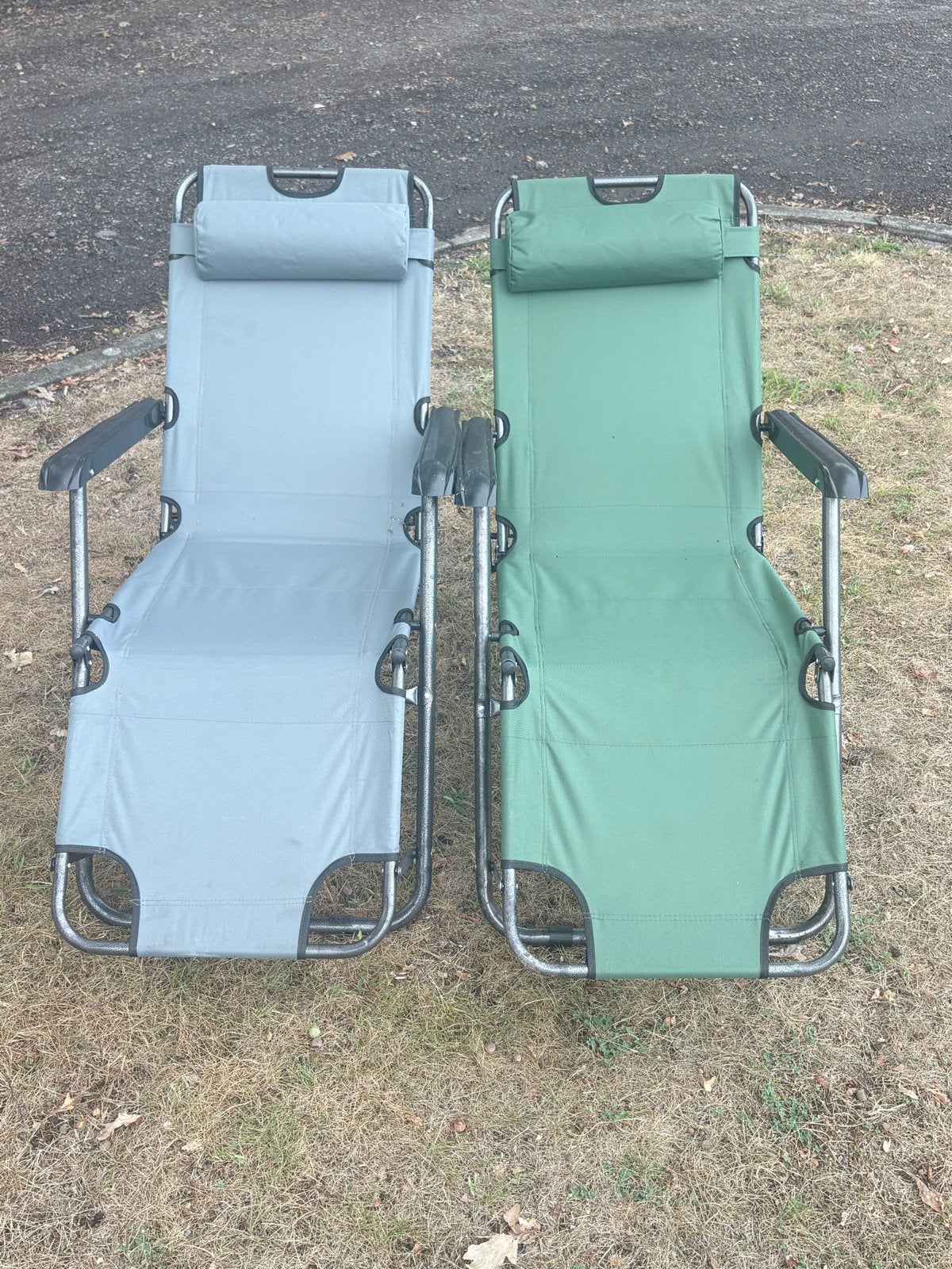 2x Verstelbare ligstoelen - Groen en Grijs, Ophalen of Verzenden, Nieuw, Metaal, Inklapbaar