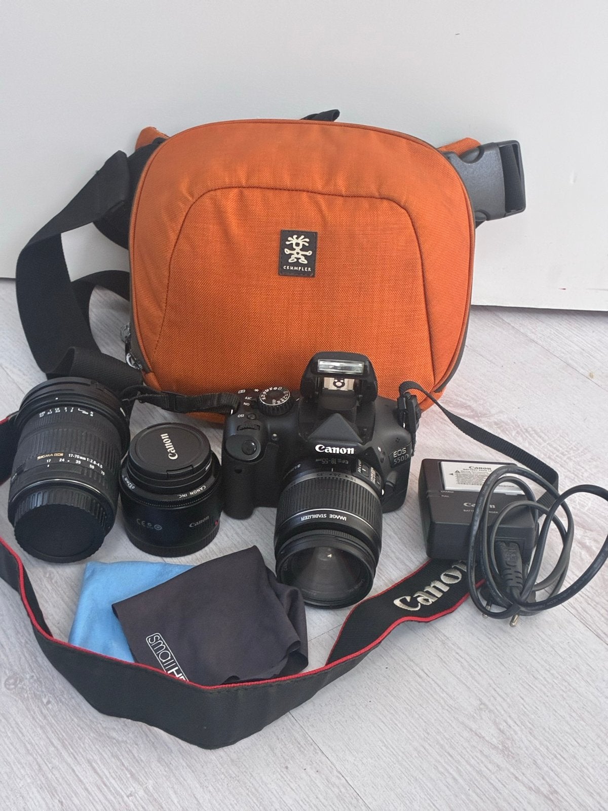 Canon EOS 550D Spiegelreflexcamera met 3 lenzen en tas, Gebruikt, Spiegelreflex, Canon, Accu