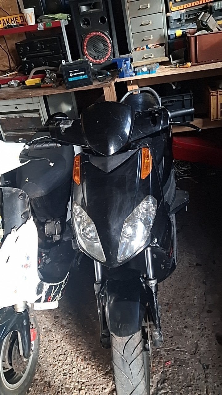 Aprillia sportcitty one teruil, Fietsen en Brommers, Ophalen, Tweetakt, Gebruikt, Overige modellen