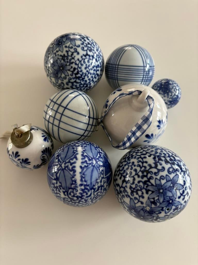 Diverse decoratieve porseleinen ballen Set - 8 Stuks, Antiek en Kunst, Ophalen of Verzenden