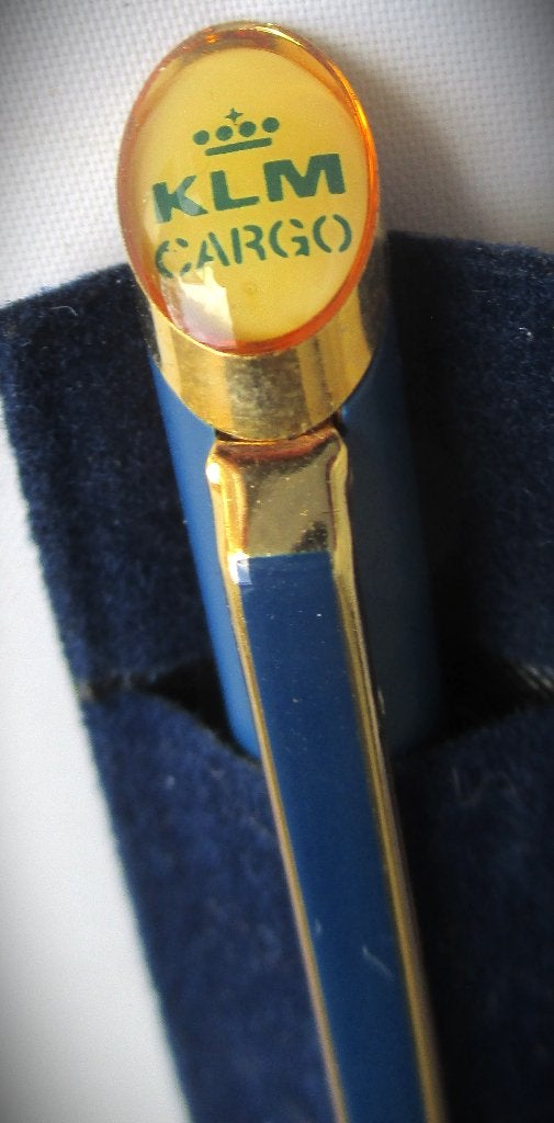 KLM Cargo Pen~Blauw met goud in velours zakje~Nieuw, Ophalen of Verzenden, Zo goed als nieuw, Overige typen