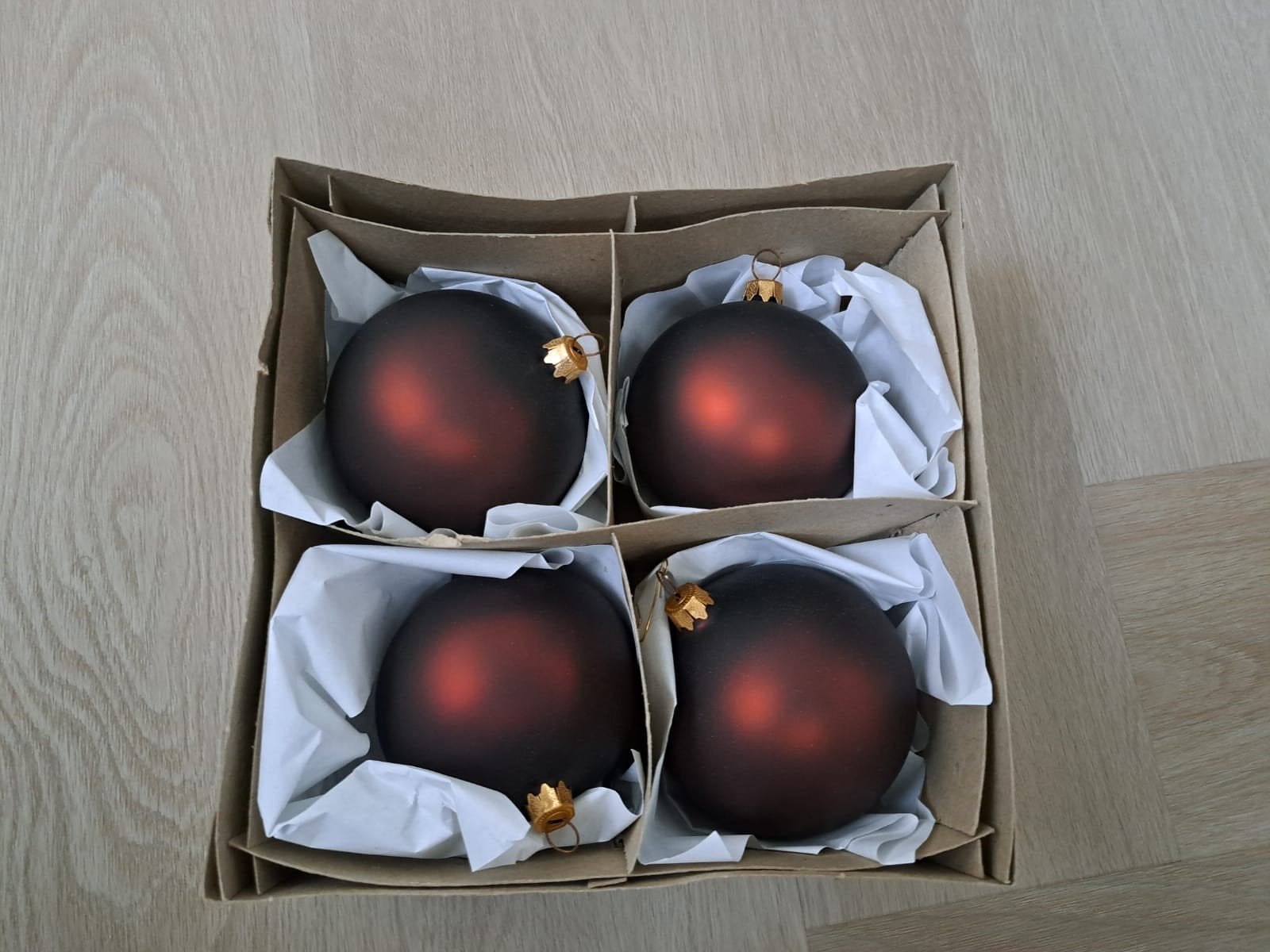 4x kerstballen 10 cm donkerbruin mat bruin - C1, Ophalen of Verzenden, Zo goed als nieuw