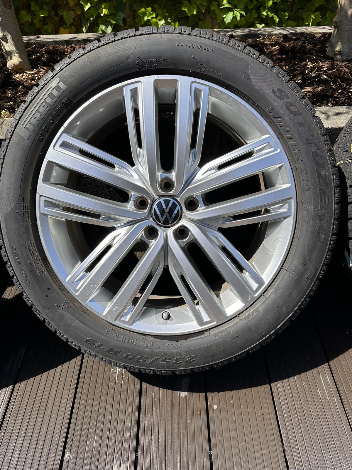 Originele Volkswagen Tiguan 19 inch velgen + Winterbanden., Auto-onderdelen, 19 inch, Banden en Velgen, Nieuw, 235 mm