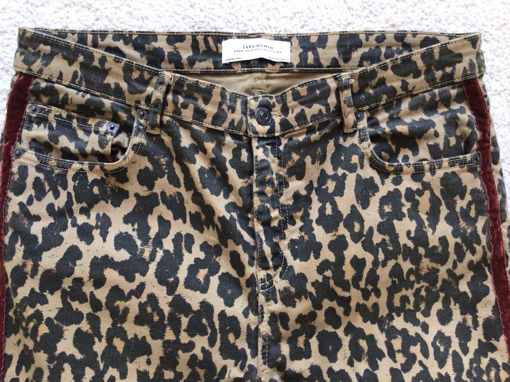 Zara dierenprint jeans met bordeauxrode streep, 44, Bruin, Maat 42/44 (L), Ophalen of Verzenden, Lang