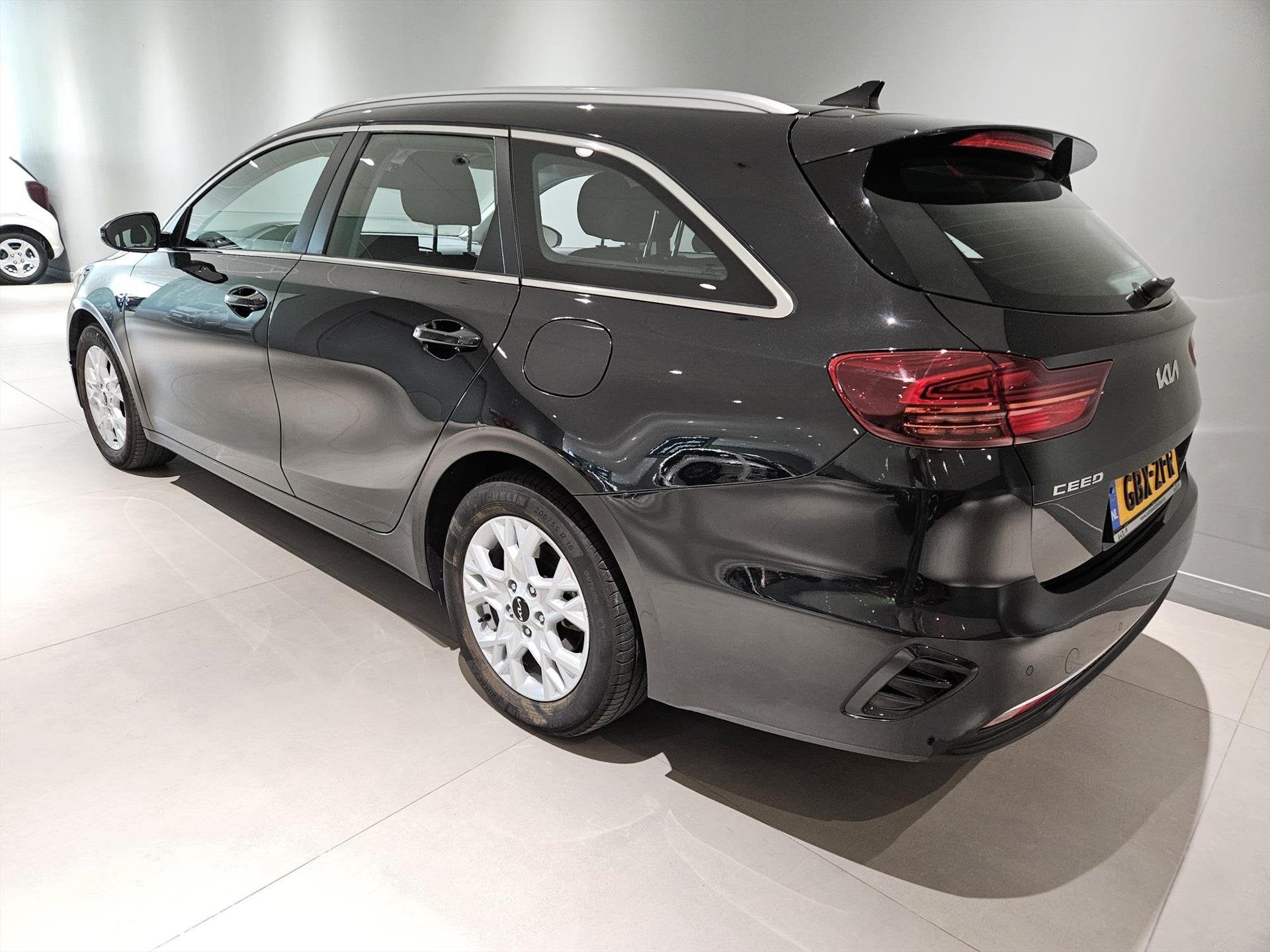 KIA Ceed Sw 1.0 T-GDi 100pk DynamicLine Navi/ Clima/ Cruise, Auto's, Stof, Gebruikt, Zwart, Origineel Nederlands