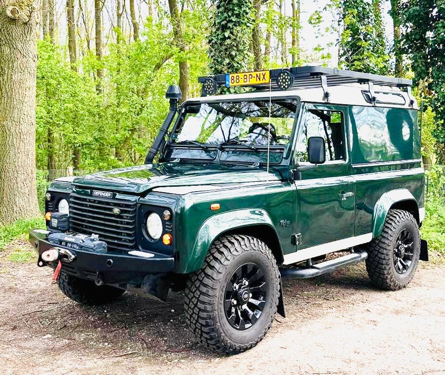 Defender 90 TD5 Hard Top + Airco – Klassiek Epsom Green, Auto's, Stof, Zwart, USB, 2495 cc