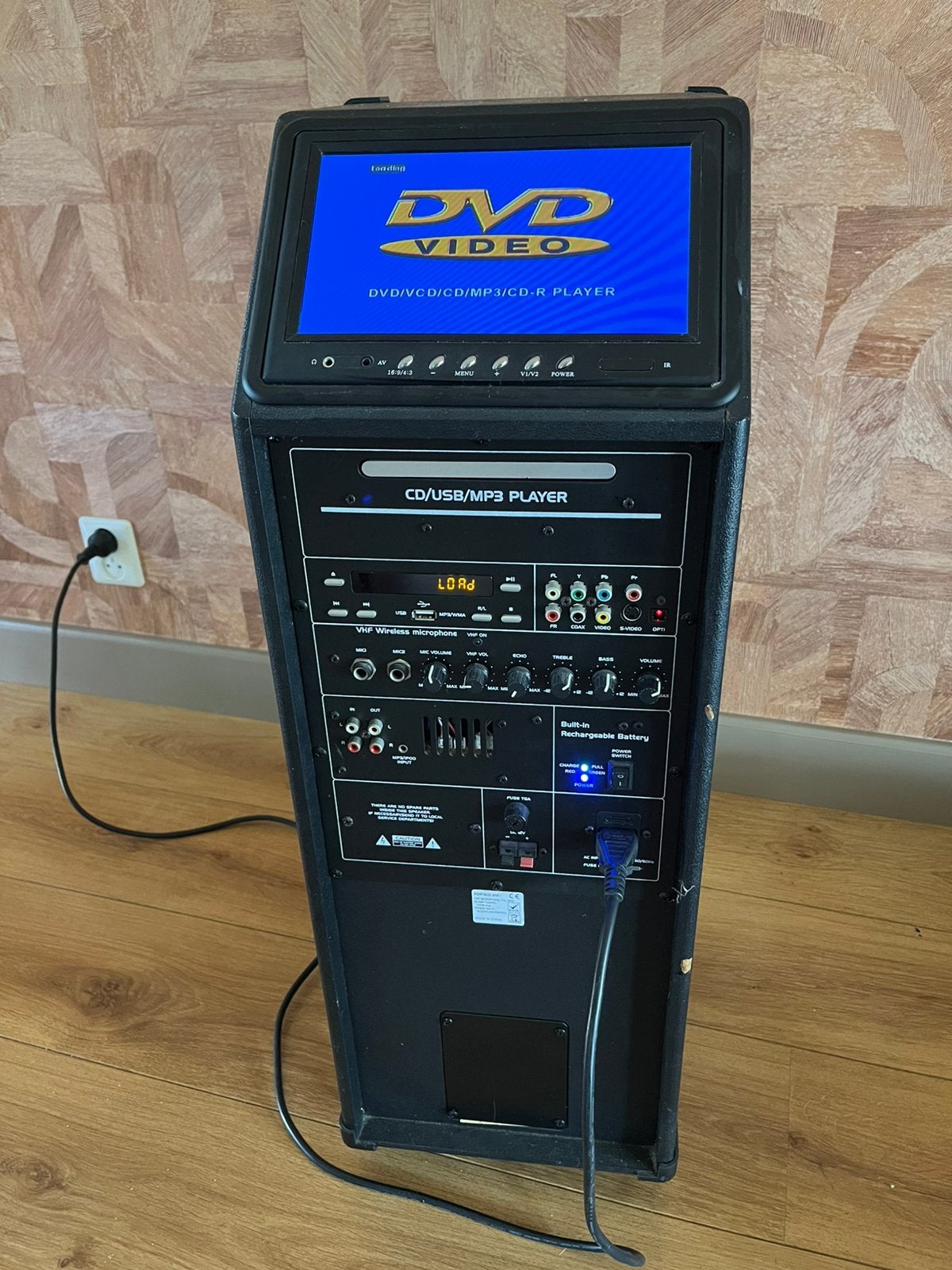 Complete karaoke-installatie met scherm, DVD/USB en 2 micr., Ophalen, Zo goed als nieuw, Complete set
