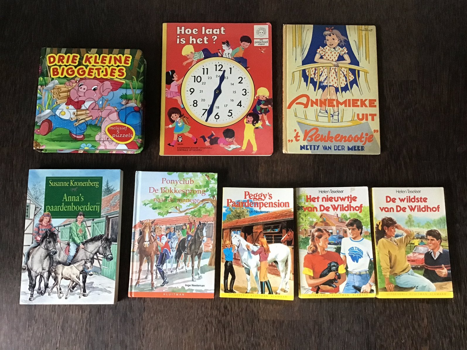 Hoe laat is het? - Kluitman ‘De Wildhof’ - 3 Biggetjes - etc, Boeken, Ophalen of Verzenden, Zo goed als nieuw, Fictie algemeen