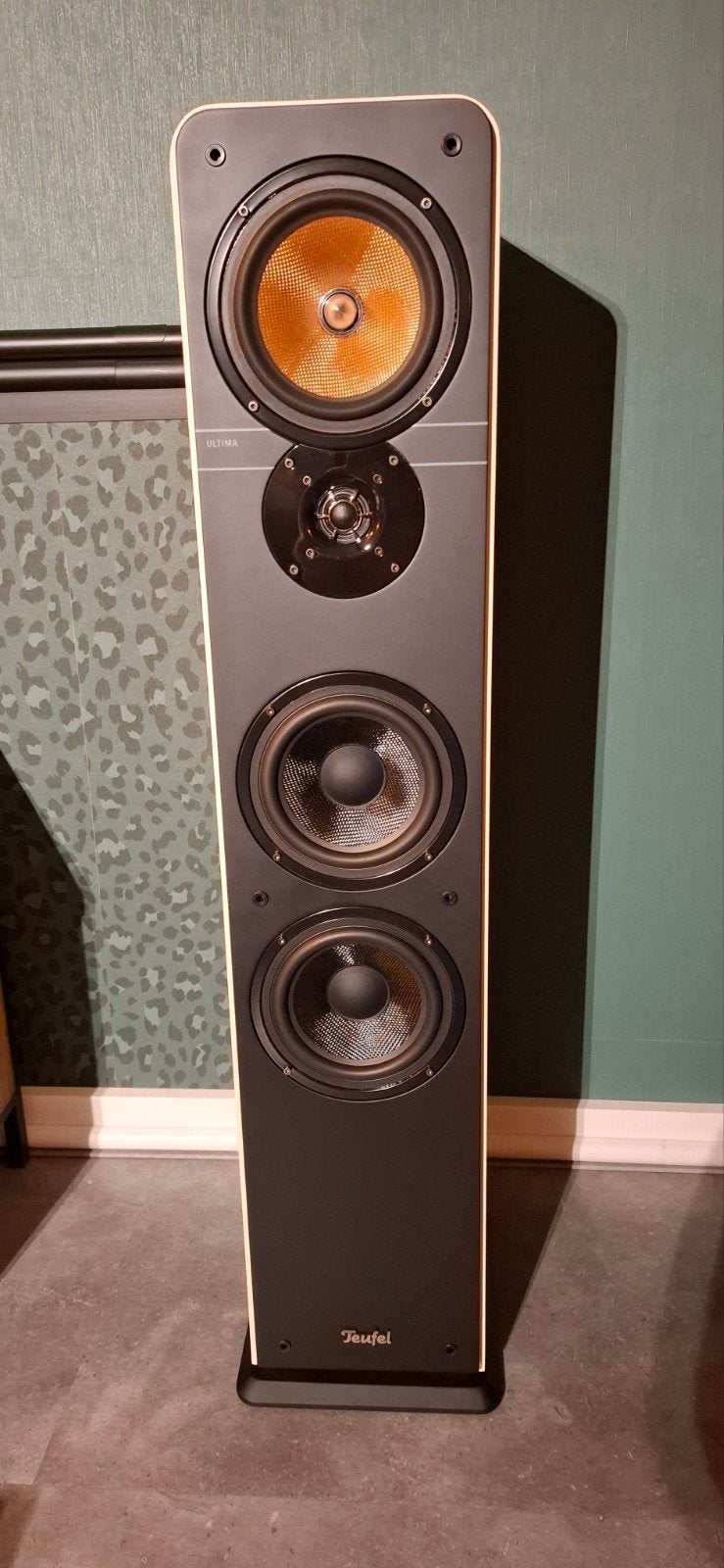 GEWOON ALS NIEUW, GEWELDIGE TEUFEL ACTIEVE VLOERSPEAKERS., Vloerstaande luidspreker, Zo goed als nieuw, Inclusief kabels, Ophalen