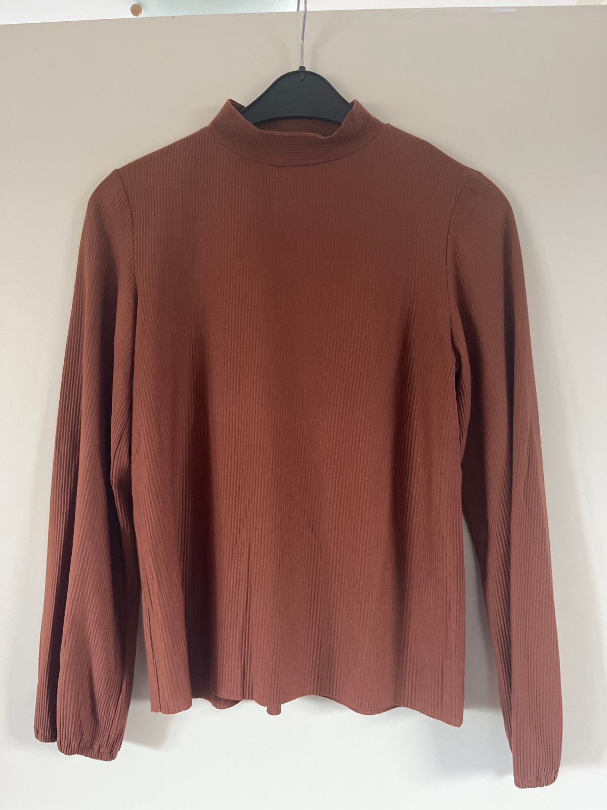 Jacqueline de Jong rib top bruin met lange mouwen - Maat S, Kleding | Dames, Ophalen, Bruin, Zo goed als nieuw, Lange mouw