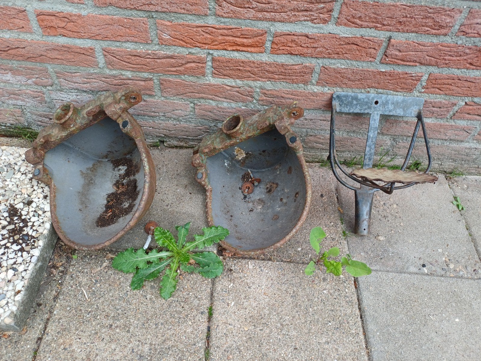oude drinkbakken voor koeien, Ophalen, Gebruikt