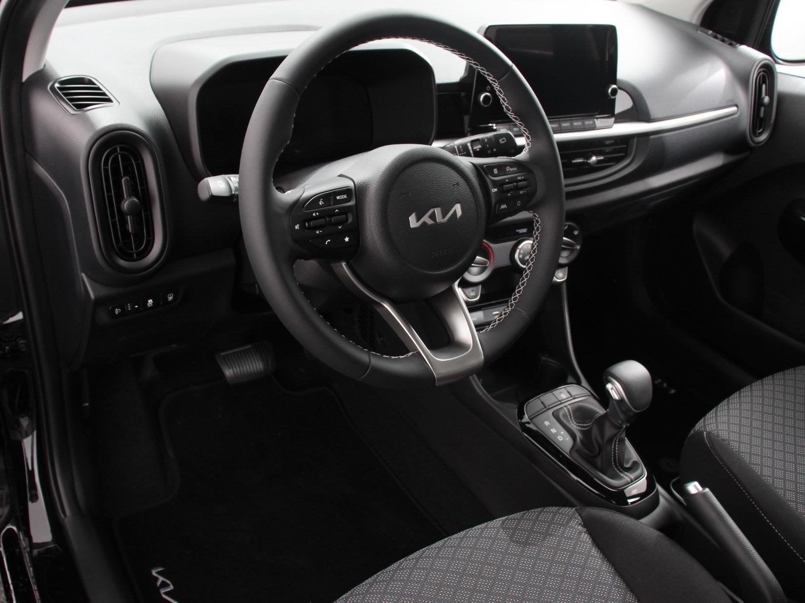 Kia Picanto 1.0 DPI DynamicLine Automaat DEMO! Navigatie App, Auto's, Stof, 4 stoelen, Zwart, Bedrijf