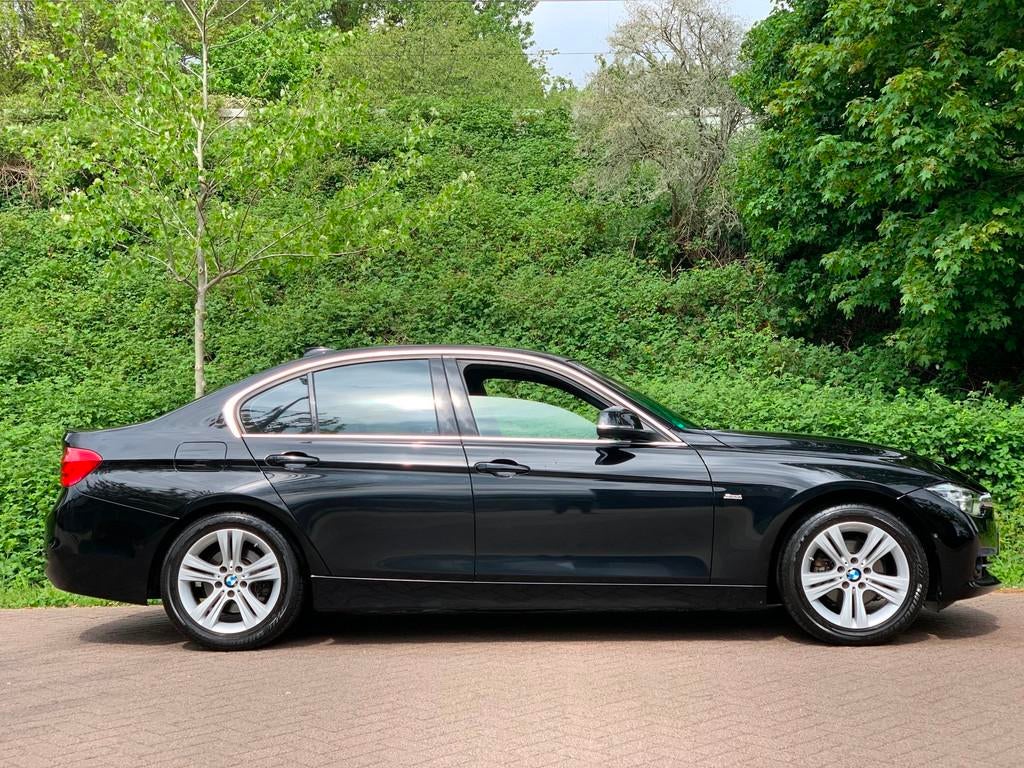 BMW 3-serie 318i Centennial High Executive AUT LEDER LUXE !, Auto's, Automaat, Gebruikt, Euro 6, Zwart