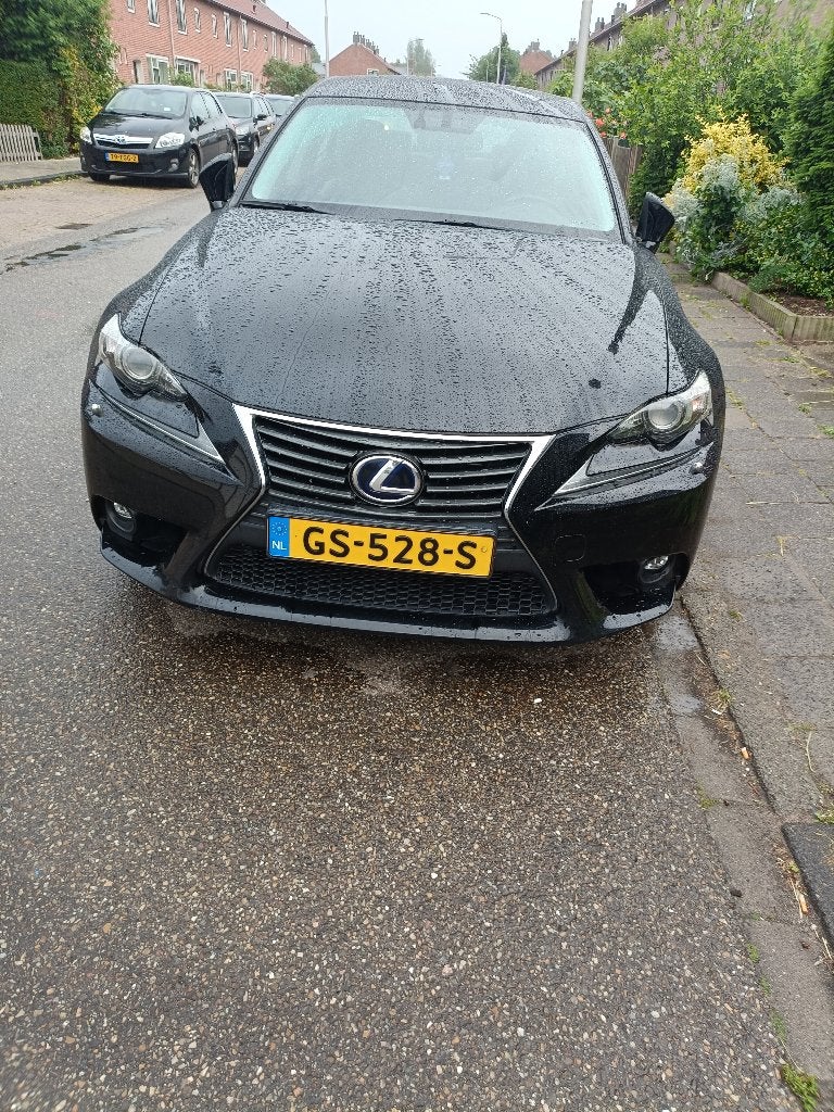 Lexus IS 300H 2.5 Hybrid CVT 2015 Zwart, Auto's, Lexus, Automaat, Achterwielaandrijving, 181 pk, Origineel Nederlands