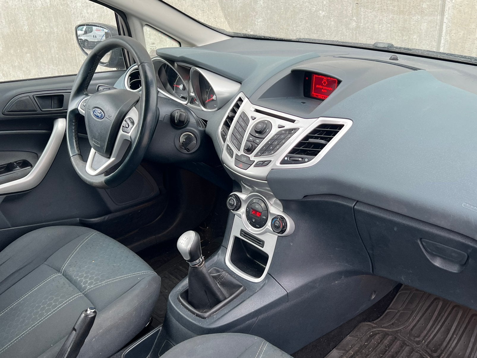 Grijze Ford Fiesta 1.6 Benzine 5-Deurs/Airco/Rijdend!, Voorwielaandrijving, 1596 cc, Stof, 40 €/maand