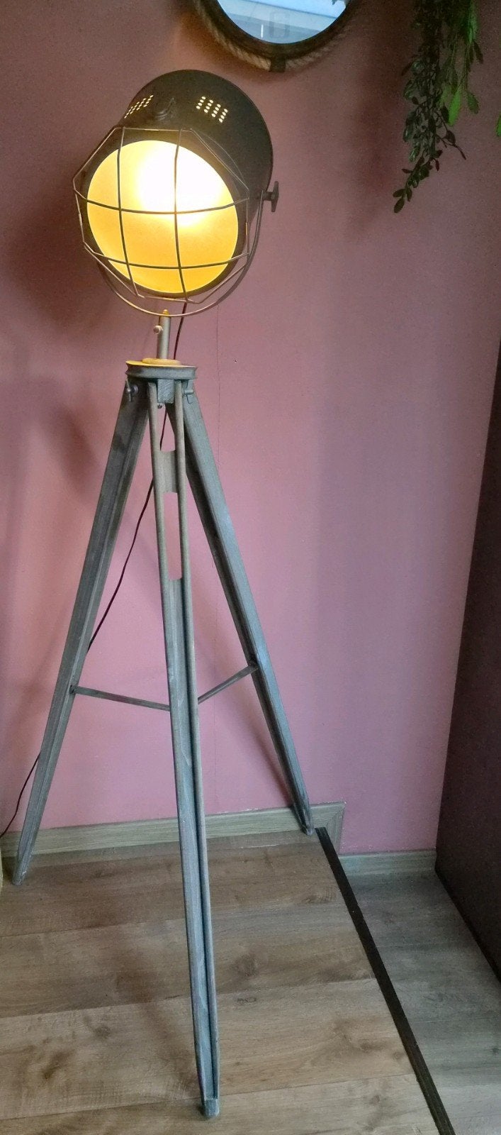 Industriële Vloerlamp met Statief - Spotlight Stijl, Gebruikt, Industrieel, Spotlight, 150 tot 200 cm, Hout